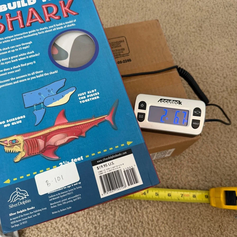Silver Dolphin Build The Shark Book and 35 Piece Great White Model Kit 2.5 Feet